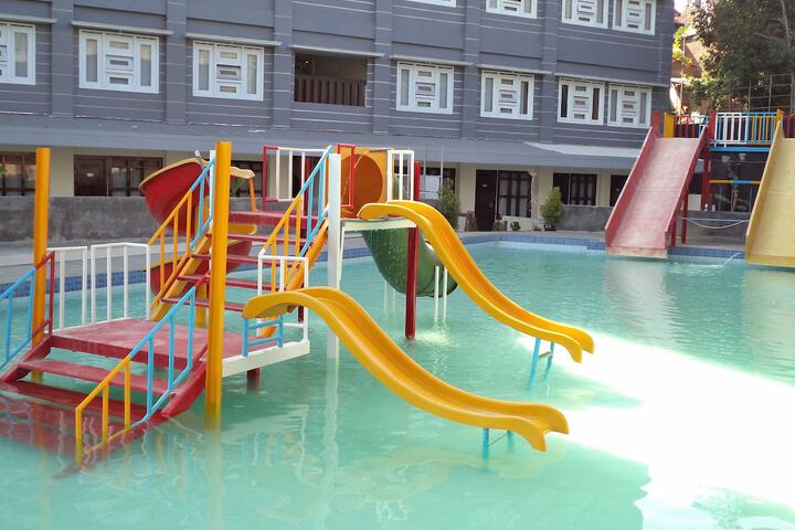 Pools & Facilities