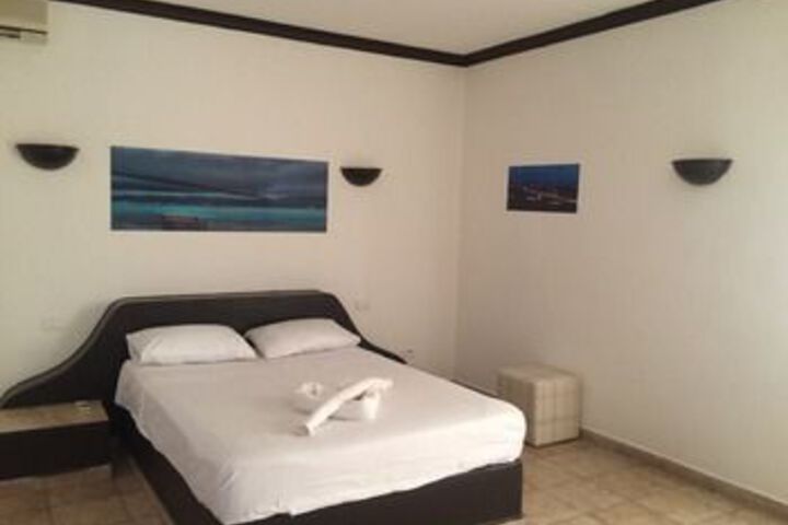 Room 6 of 14