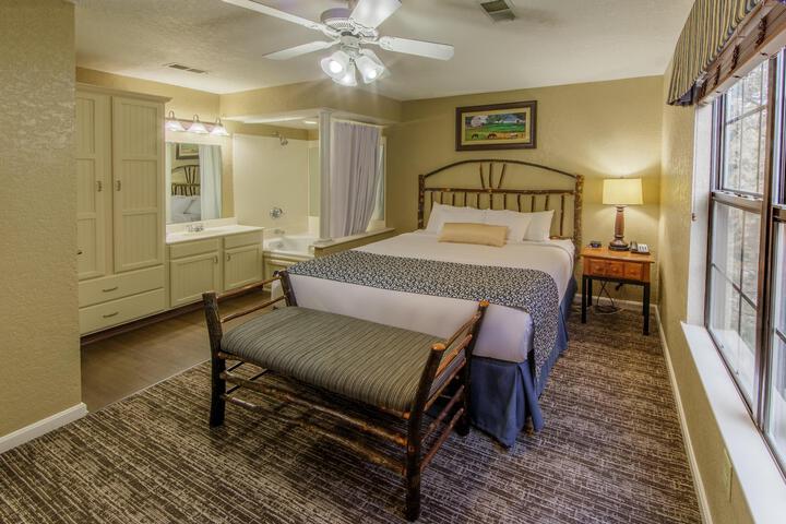 1 Bedroom Standard Queen Bed Sofa (6 of 12)