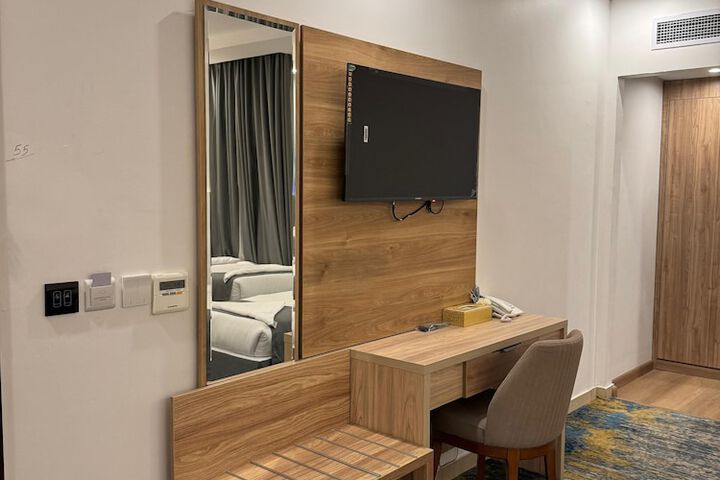 Room 9 of 22