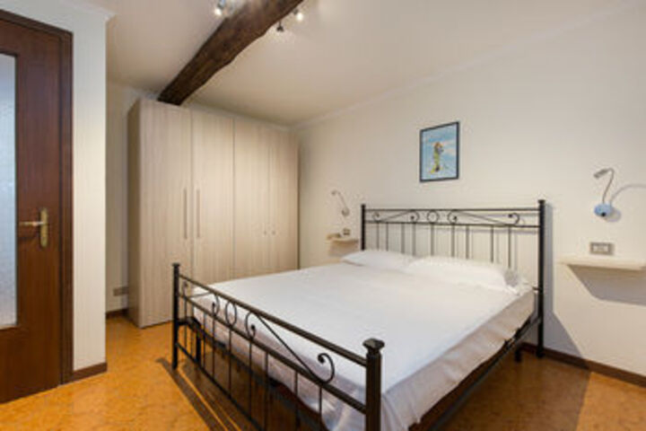 Room 74 of 450