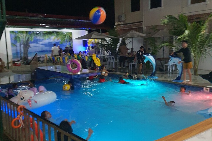 Pool 21 of 65