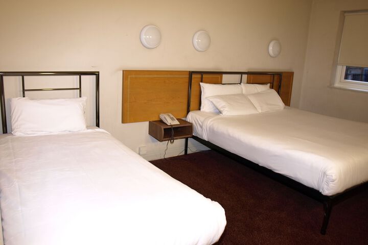 Room 60 of 236