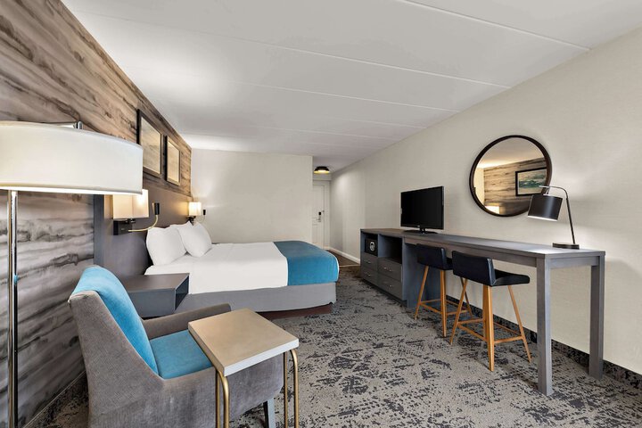 Room 30 of 76