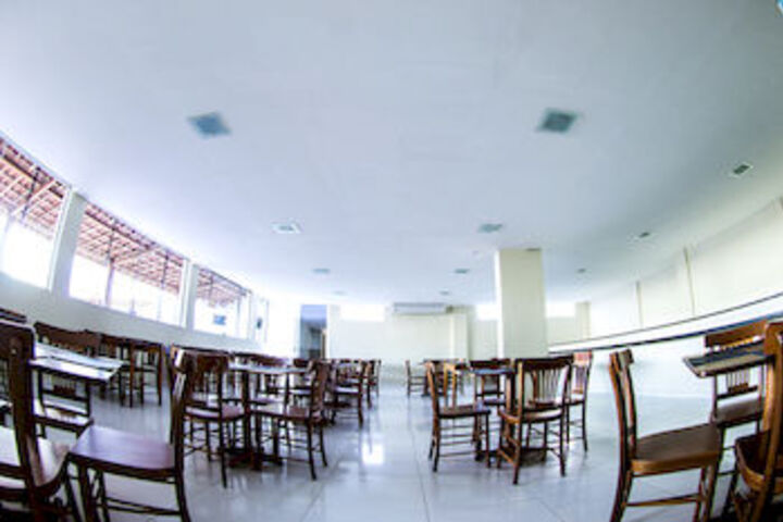 Dining 42 of 43