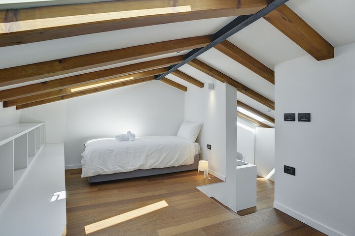 Room 9 of 36