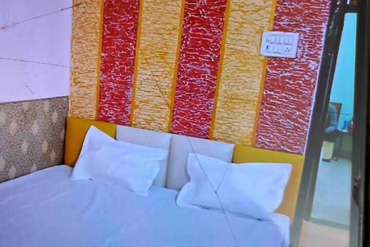 Room 4 of 20