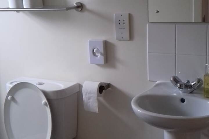 Room 14 of 32