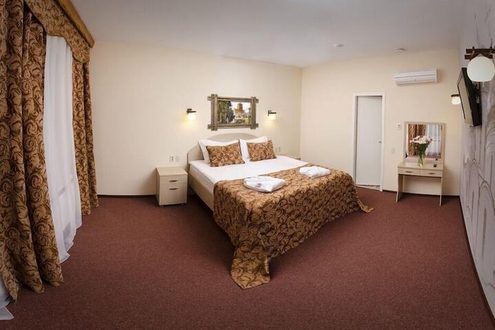 Room 8 of 34