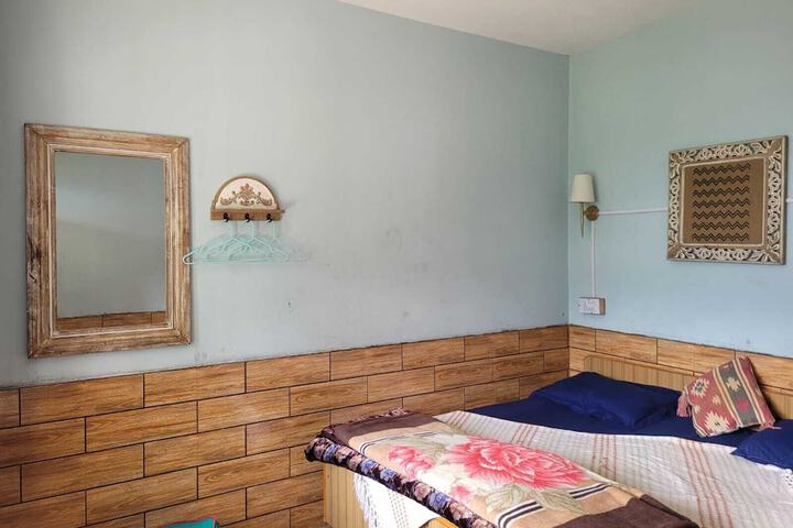 Room 2 of 9