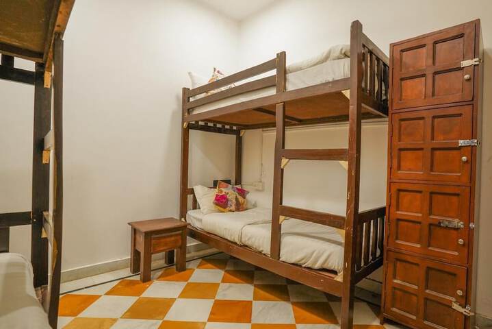 Room 14 of 29