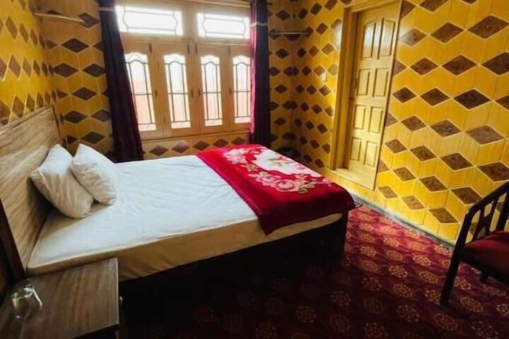 Room 2 of 9