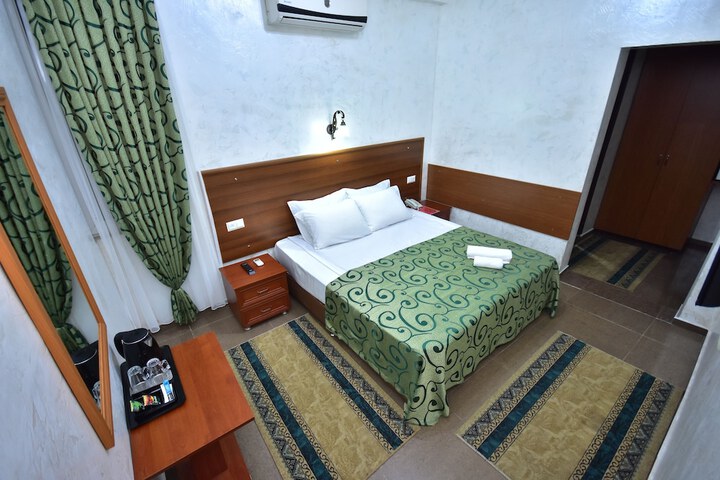 Room 15 of 42