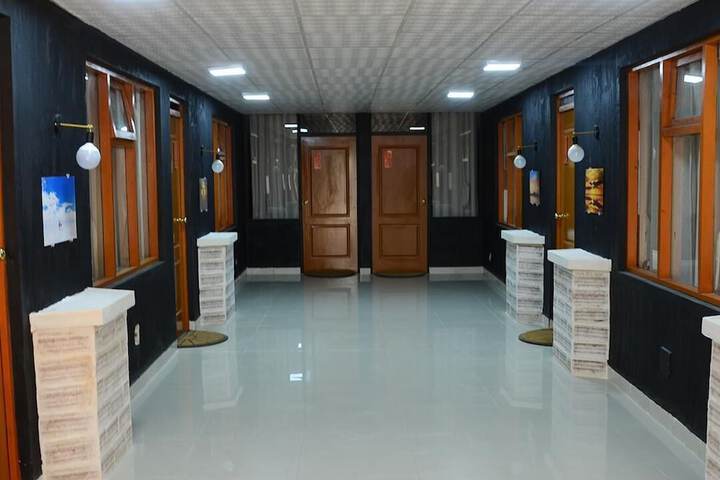 Ballroom/Hall 24 of 32