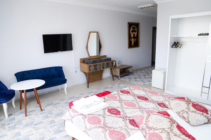 Room 10 of 33