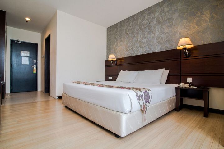 Room 8 of 43