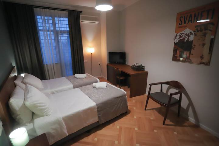 Room 8 of 36