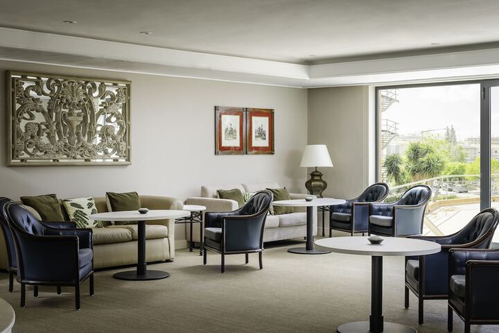Lounge 46 of 77