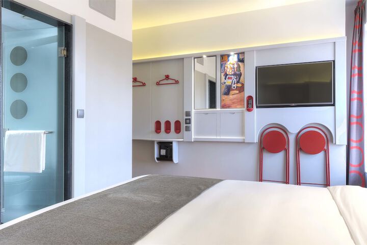 Room 6 of 133