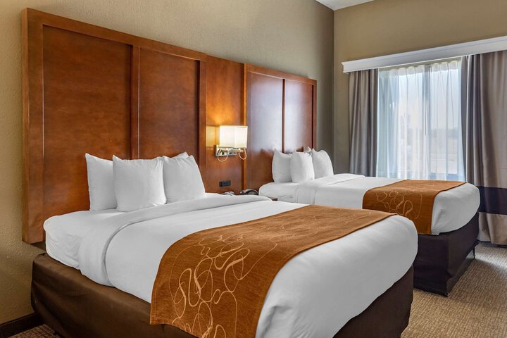 Suite King Bed Accessible (1 of 22)