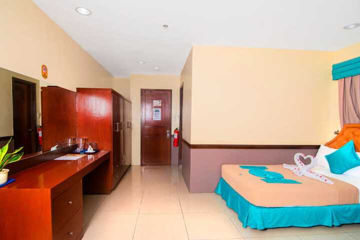 Room 9 of 37