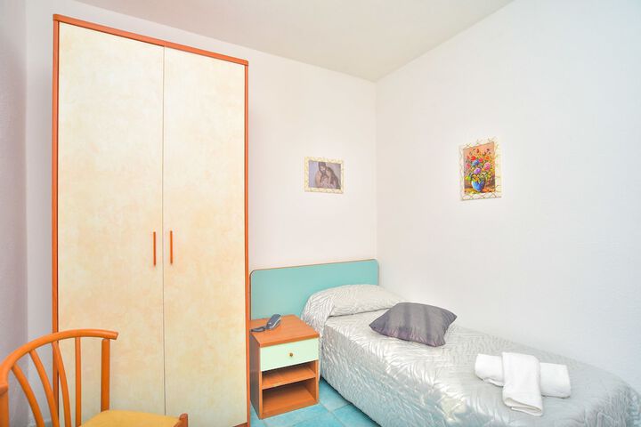 Room 12 of 39