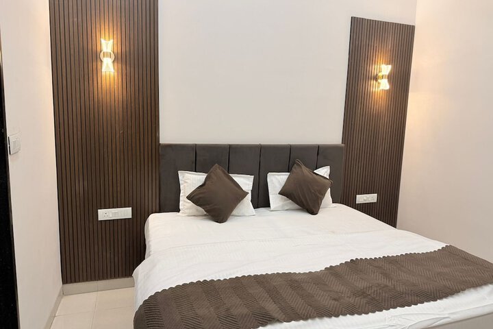 Room 4 of 36