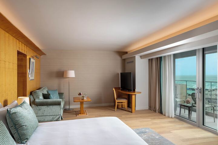 Room 5 of 33