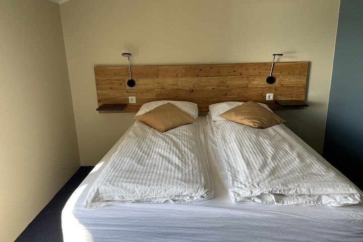 Room 6 of 68