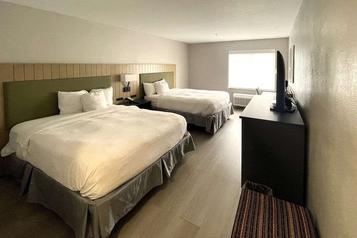 2 Queen Beds (8 of 13)