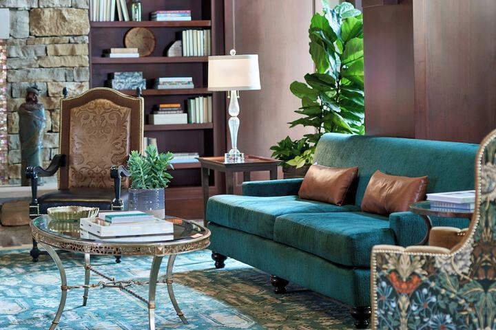 Lobby lounge