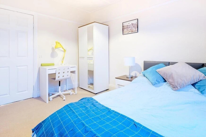 Room 3 of 10