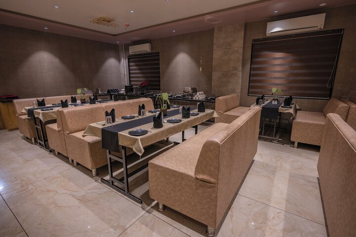 Dining 49 of 65