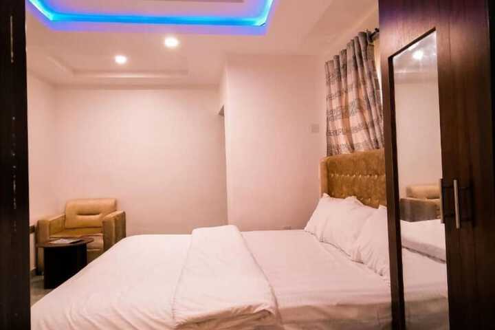 Room 9 of 20