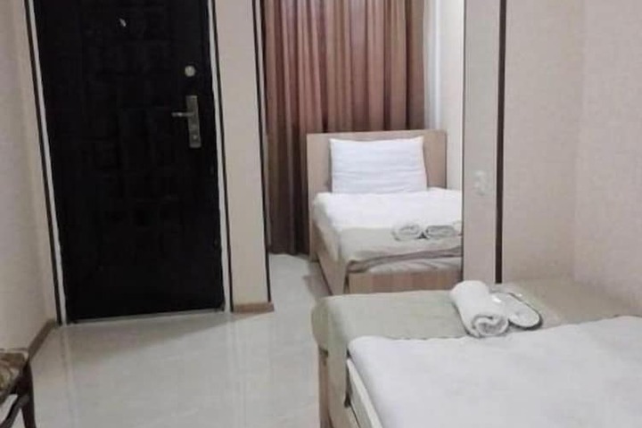 Room 10 of 33