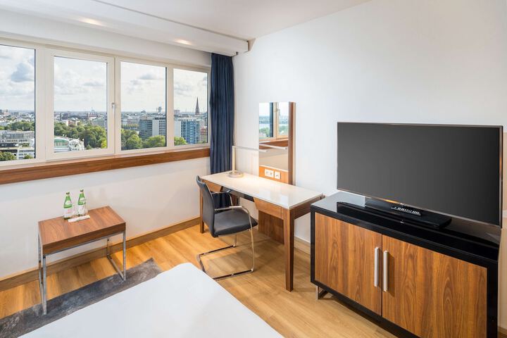 Room 42 of 224
