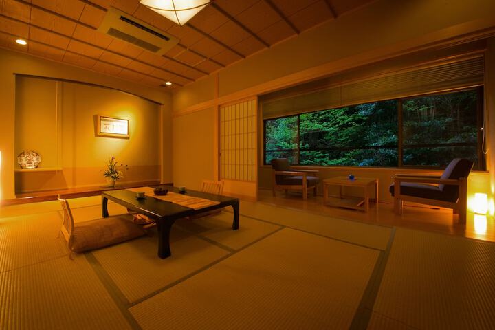 Room 13 of 80