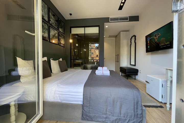 Room 43 of 68