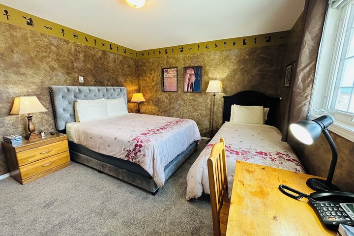Room 6 of 18