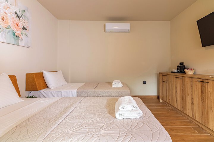 Room 25 of 76