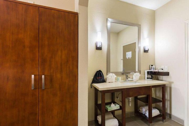 Hotel Suite Photo