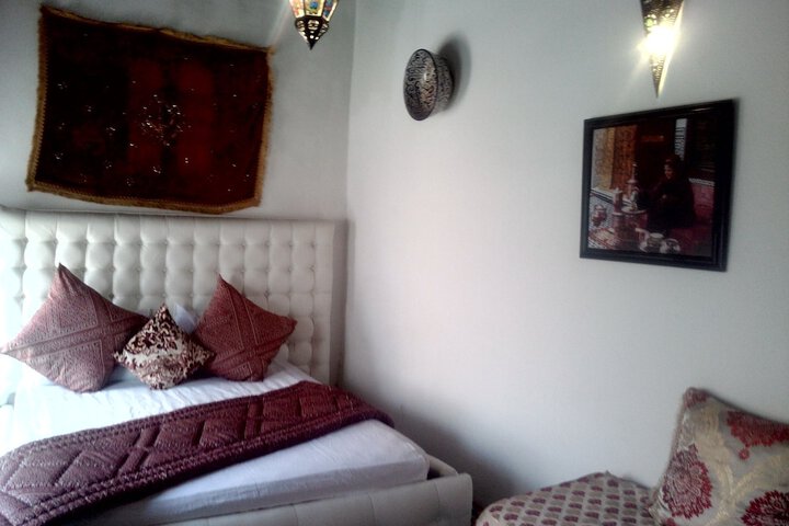 Room 10 of 18