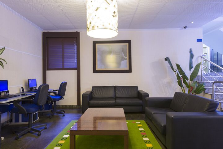 Business Center 27 of 31