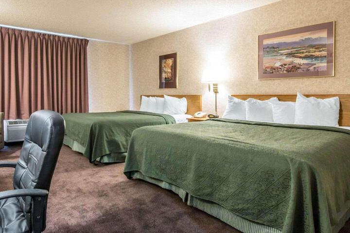 2 Queen Beds Accessible (12 of 12)