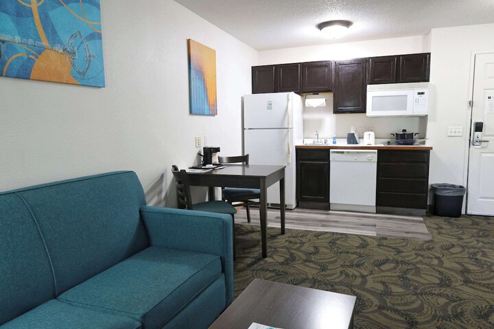 1 Queen Bed Efficiency Suite (1 of 54)