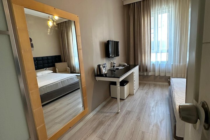Room 21 of 77
