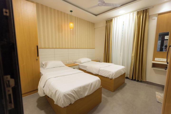 Room 7 of 32