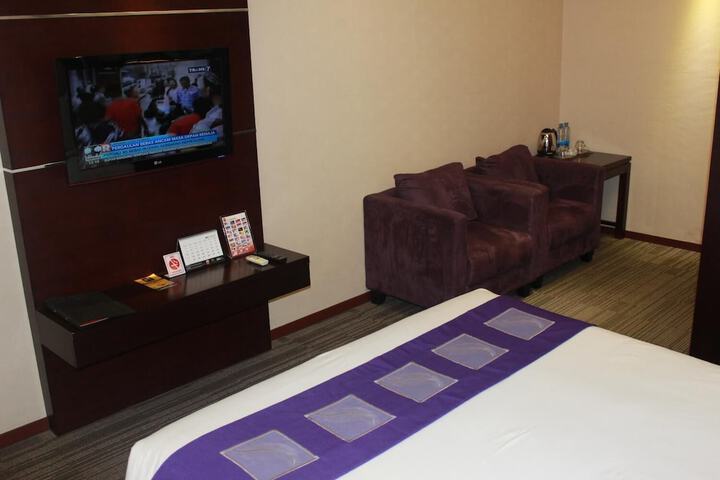 Room 11 of 31