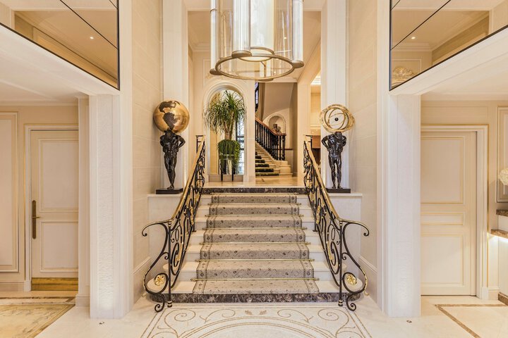Entrance & Lobby
