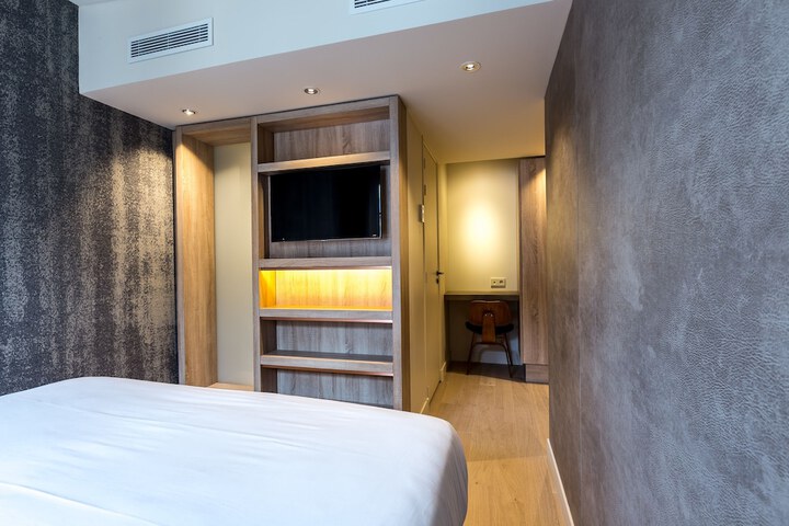 Room 13 of 69
